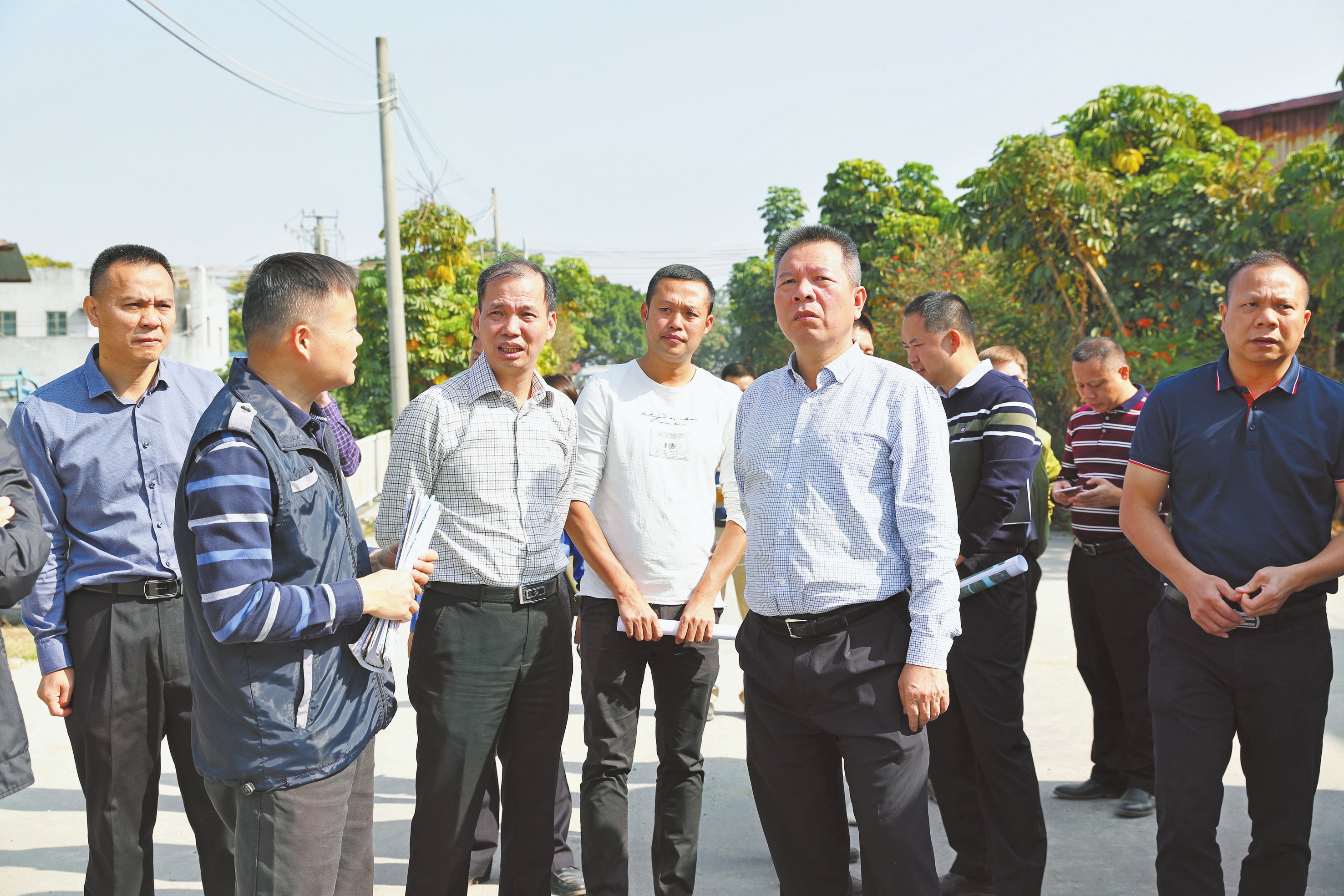 以民生工程建设为抓手将主题教育引向深入