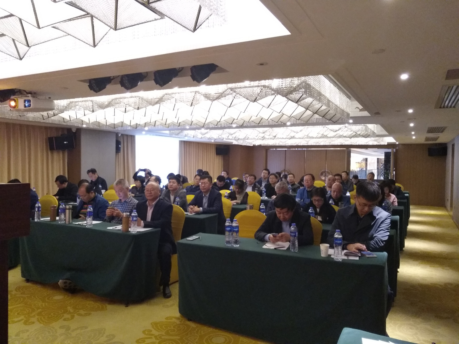 中国企业报协会在广州召开 学习贯彻党的十九届四中全会精神会议