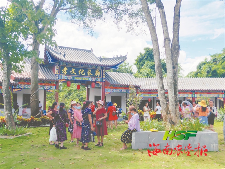 海垦开展多样活动庆“双节”