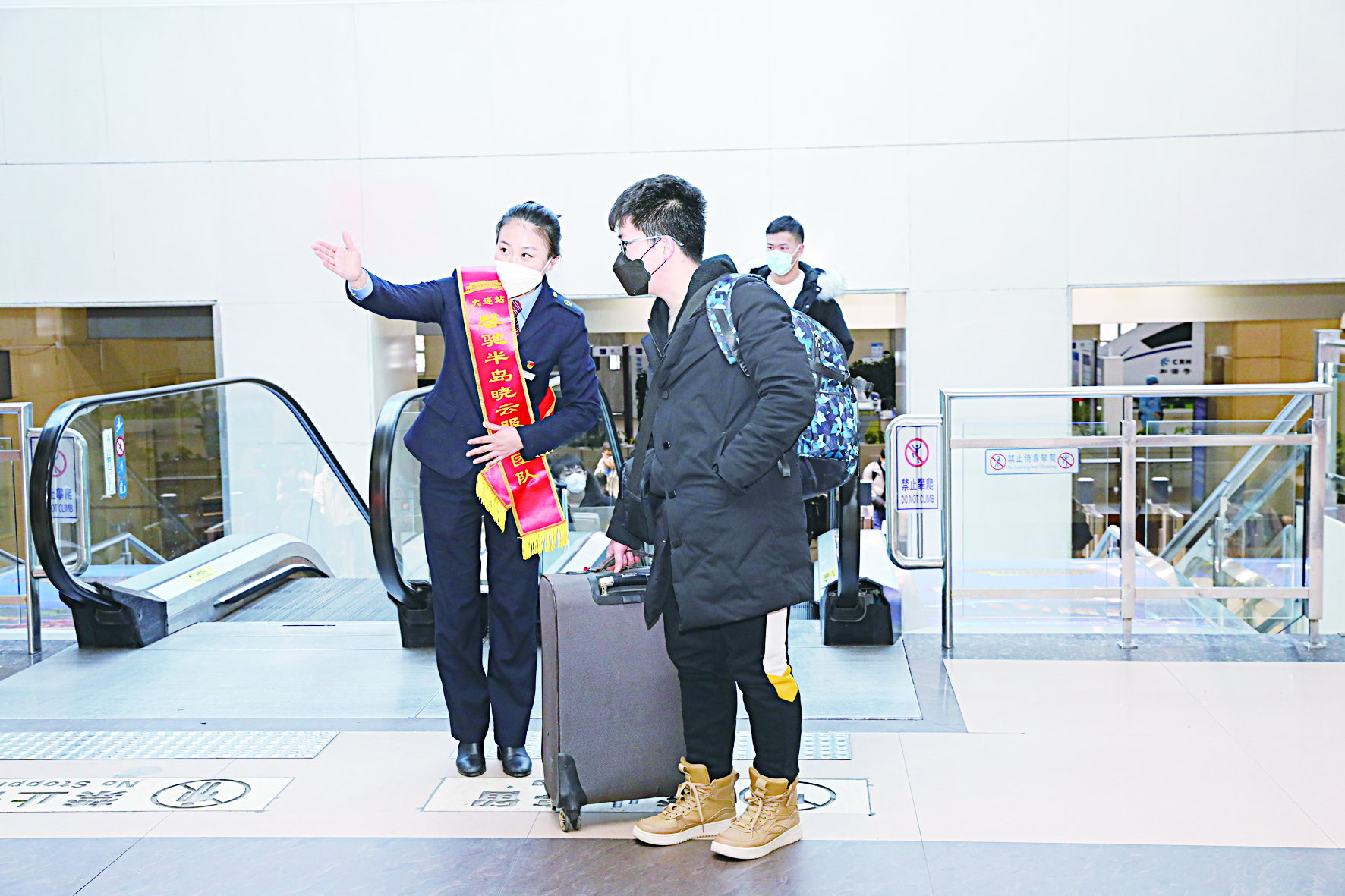 确保旅客平安有序温馨出行——春运首日见闻