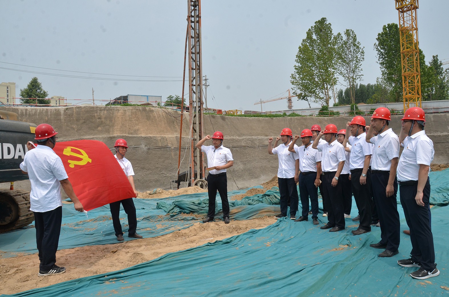 同心掬得满庭芳 文明花开满局春 ——中化河南局全国文明单位创建工作掠影