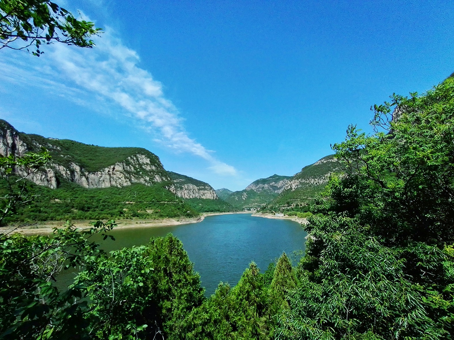 《高山平湖》