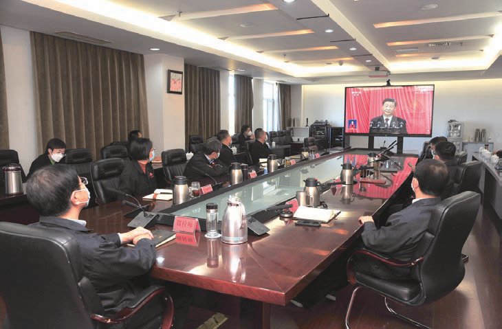 包钢（集团）公司广大党员干部职工收听收看党的二十大开幕会