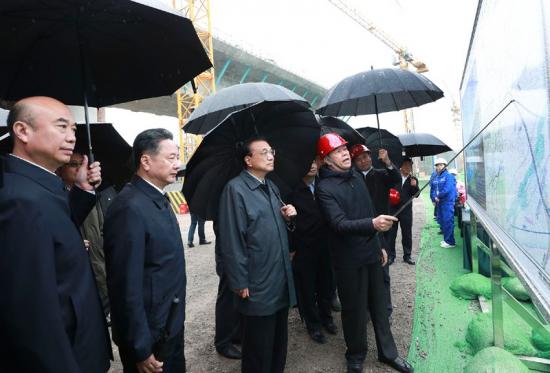 李克强总理视察中铁五局承建的银西高铁项目