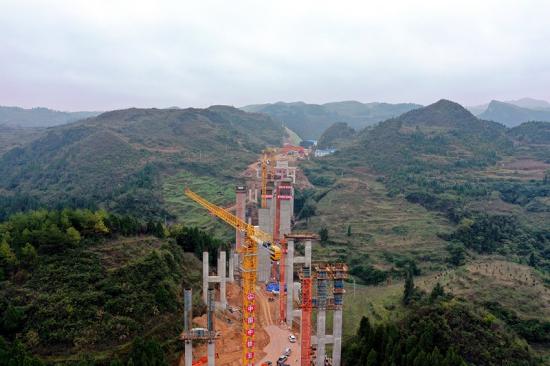 开辟康庄大道 ——贵州公司瓮开高速项目施工掠影