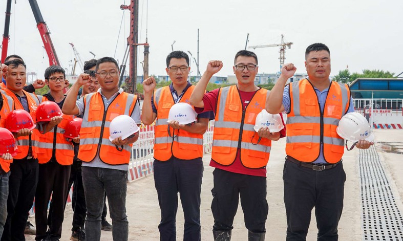 看我弄潮搏浪 ——中煤江南前海项目建设者群像扫描