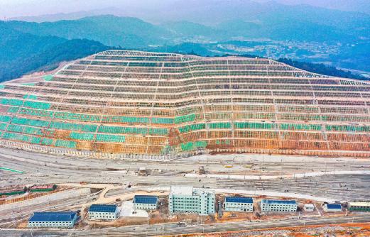 国内铁路最高边坡工程完工