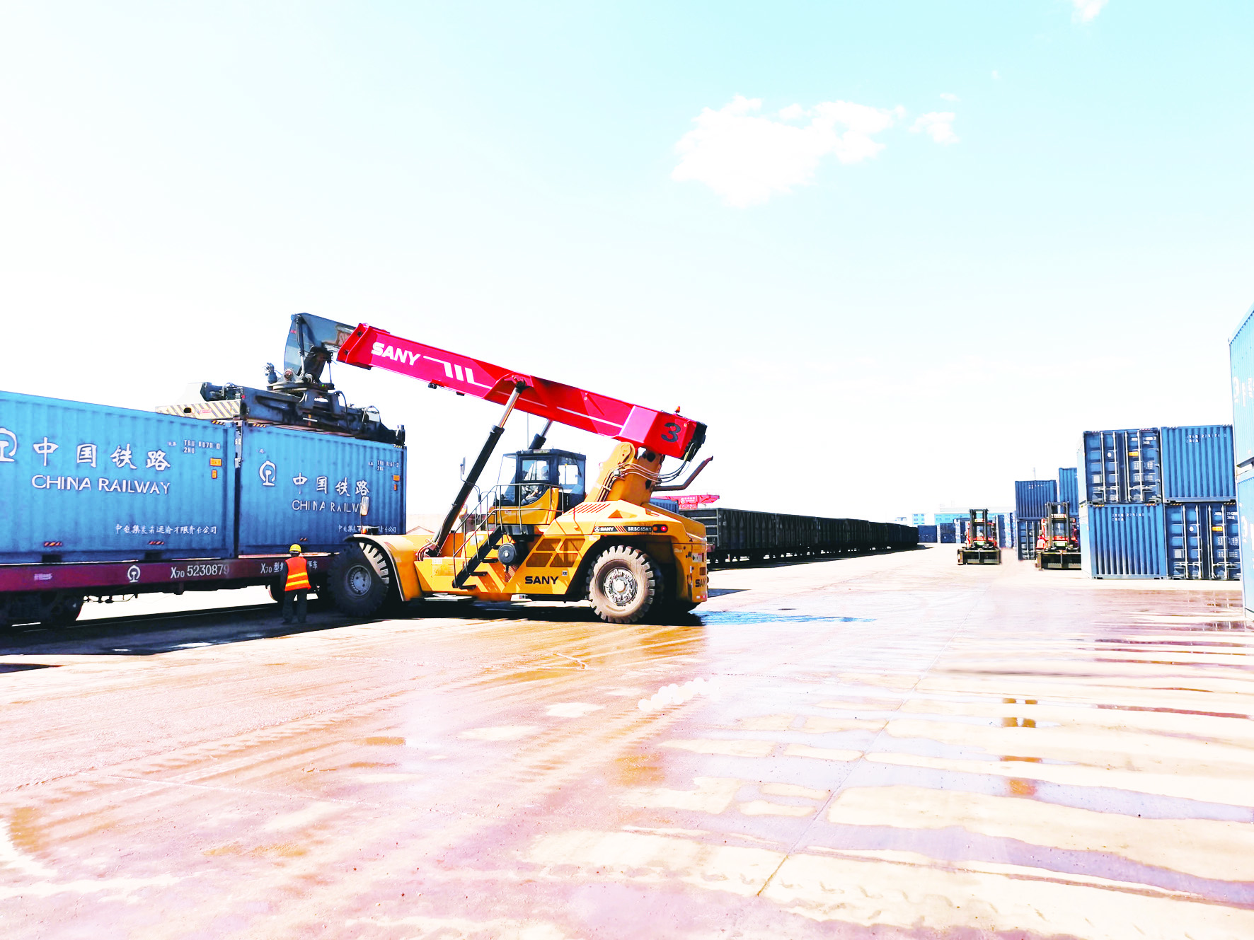 同 舟 共 济 扬 帆 起