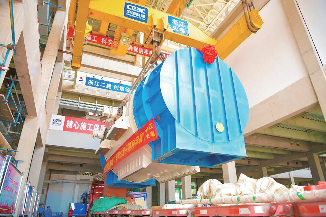 信丰电厂新建工程两大“重器”同一天就位