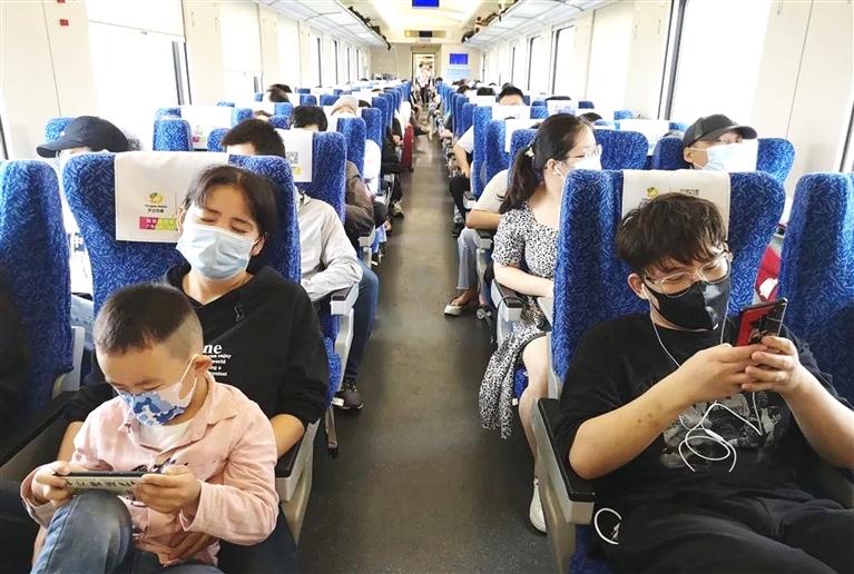 石长线增开九对“城铁快巴”