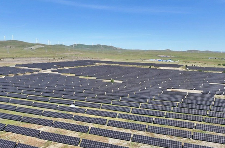 达赉湖热电司厂用电负荷配套建设新能源项目顺利并网运行