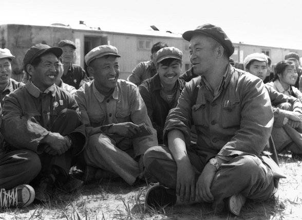 工人三班倒 班班见领导