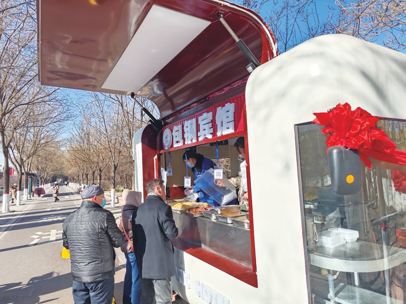 餐车入社区“烹”出便民服务新方式