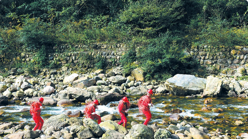 物探铁军破黔关