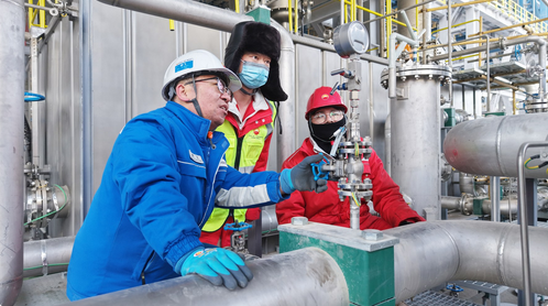 塔二期乙烯装置裂解气压缩机进入油运阶段