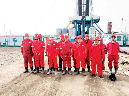 在戈壁井场过年