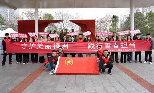 春暖三月学雷锋志愿服务暖人心