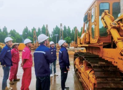 跨越重洋的“钢铁驼队”