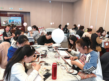 铁花文化产业公司工会：寓教于乐 传递关怀